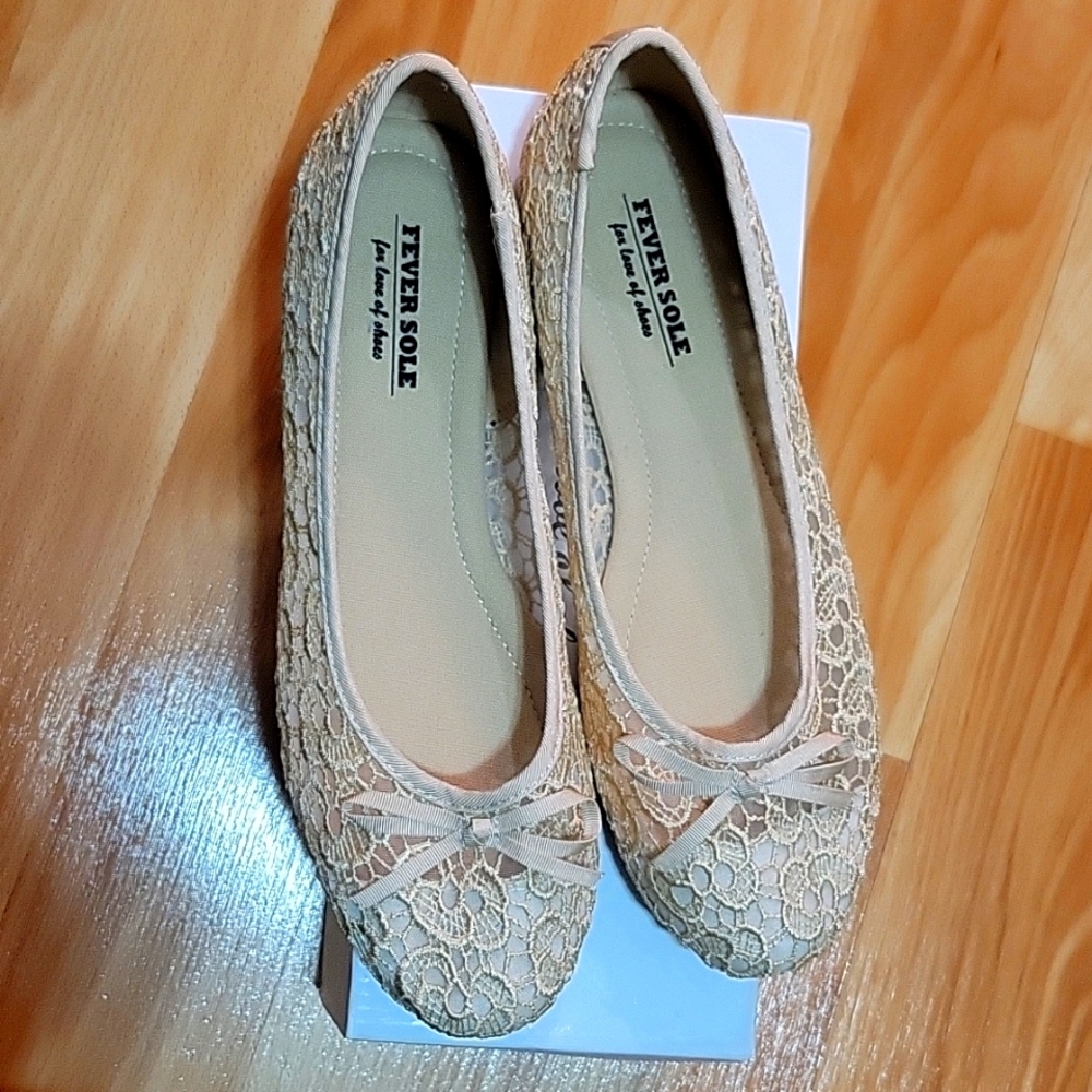 Women's Lace Ballet Flats in Beige